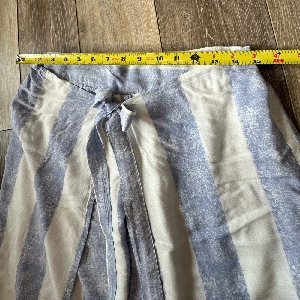 #6)  Shoreline 100% Rayon wrap style cropped pants excellent condition. - Picture 5 of 8